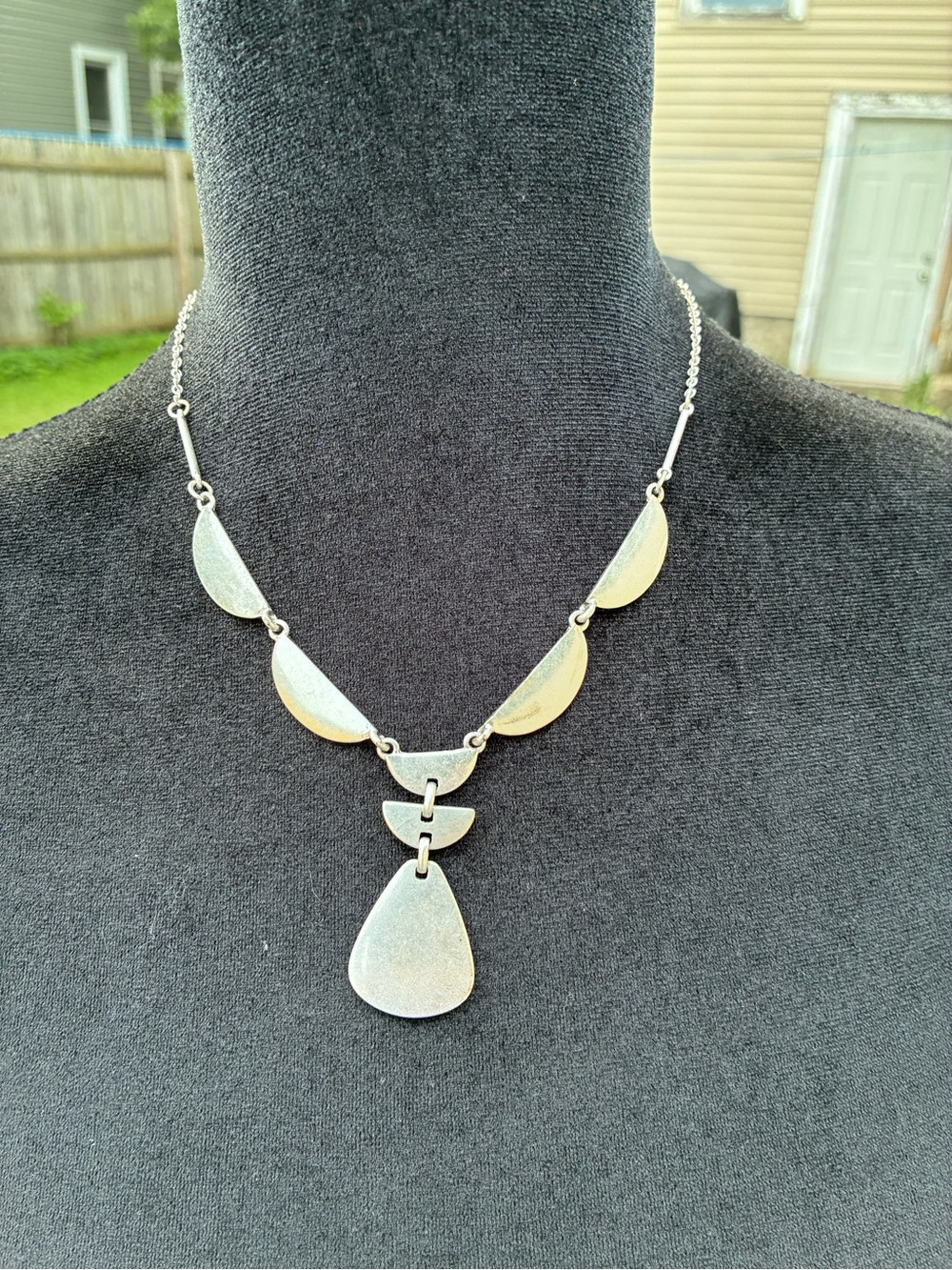 Sterling Silver Teardrop Link Necklace - Silver
It’s has a small scratch